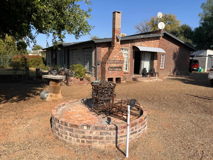4 Bedroom Property for Sale in Ses Brugge Northern Cape